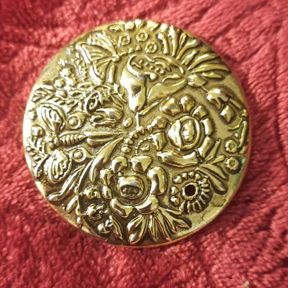Round Brooch/Pin Gold Tone Filigree Accents.